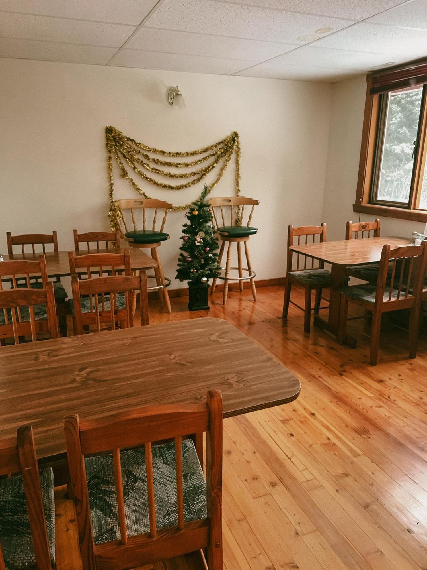 Alpine Meadows Lodge Golden Luaran gambar