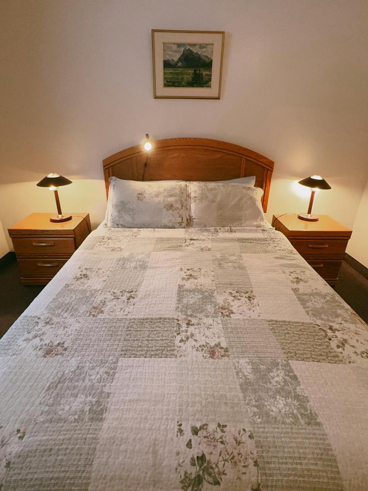 Alpine Meadows Lodge Golden Luaran gambar