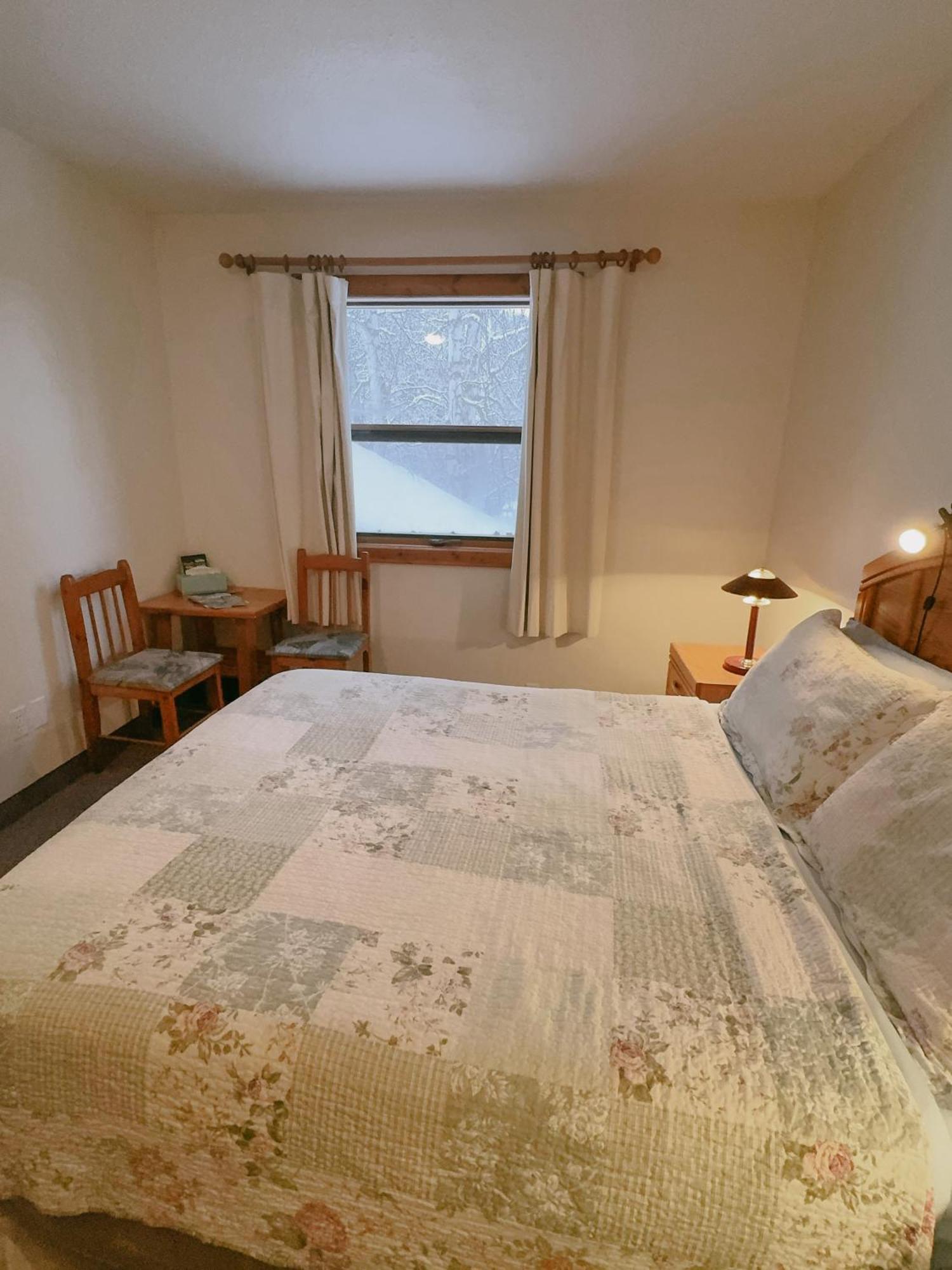 Alpine Meadows Lodge Golden Luaran gambar