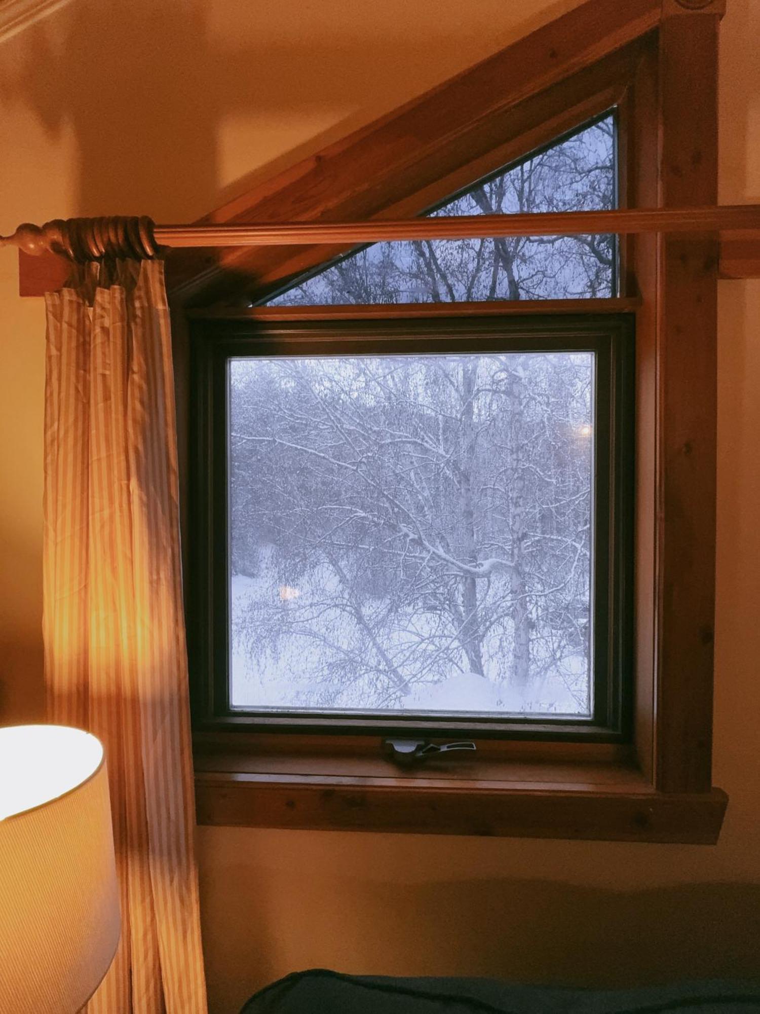 Alpine Meadows Lodge Golden Luaran gambar