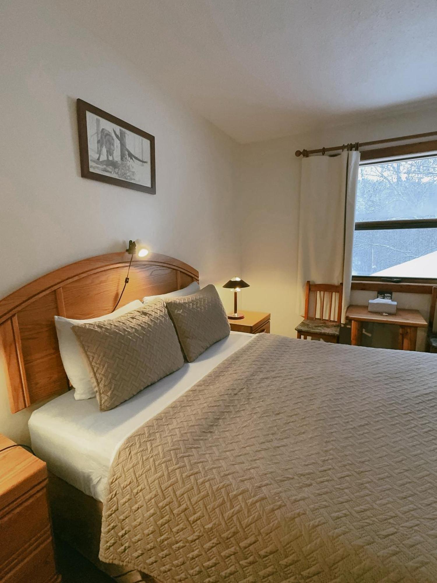Alpine Meadows Lodge Golden Luaran gambar