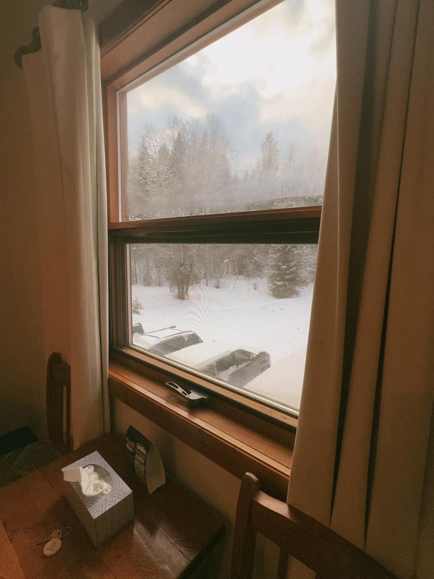 Alpine Meadows Lodge Golden Luaran gambar