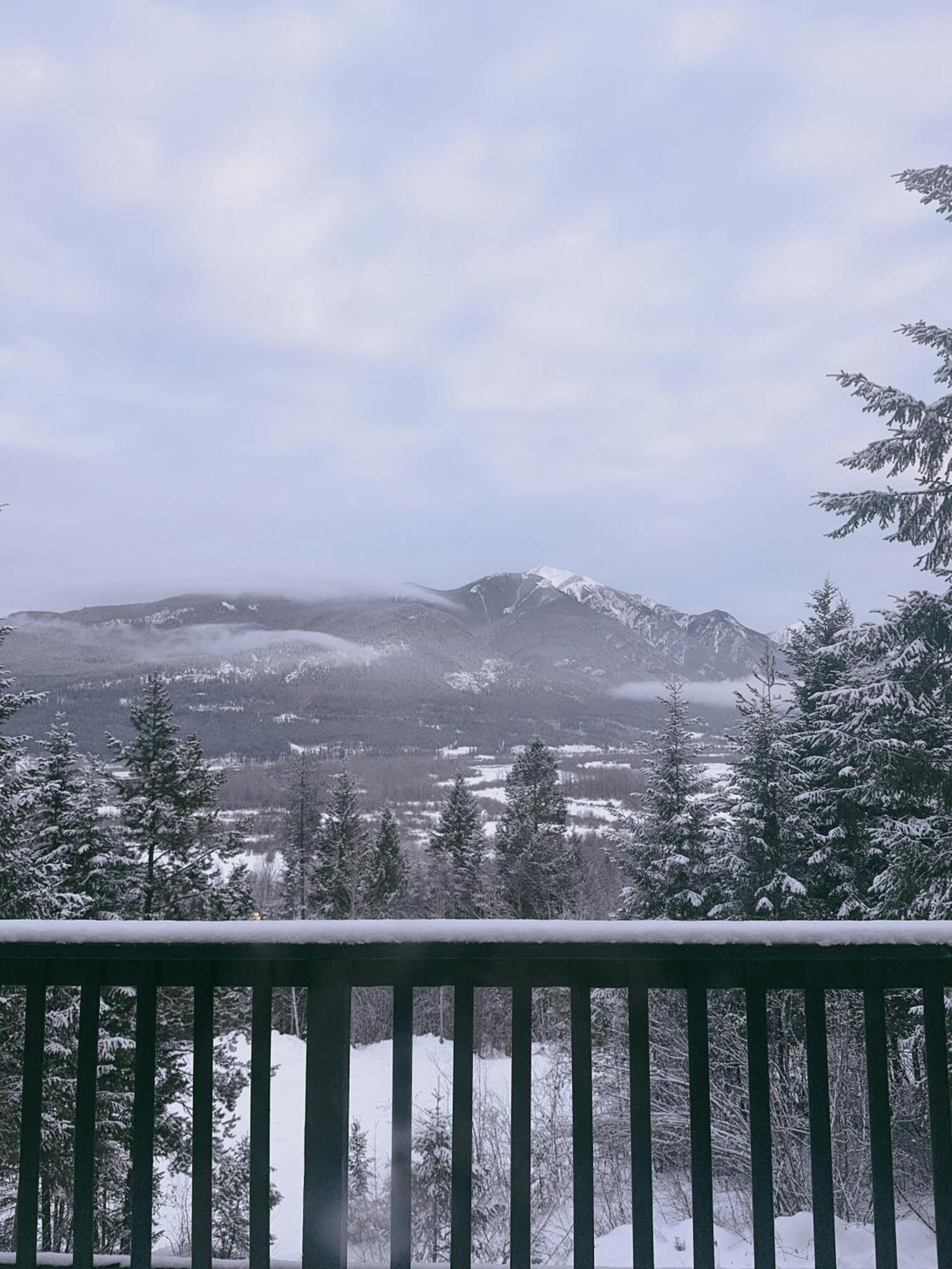 Alpine Meadows Lodge Golden Luaran gambar