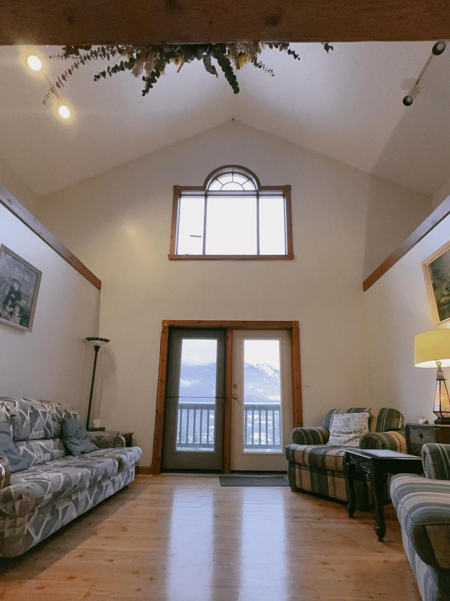 Alpine Meadows Lodge Golden Luaran gambar