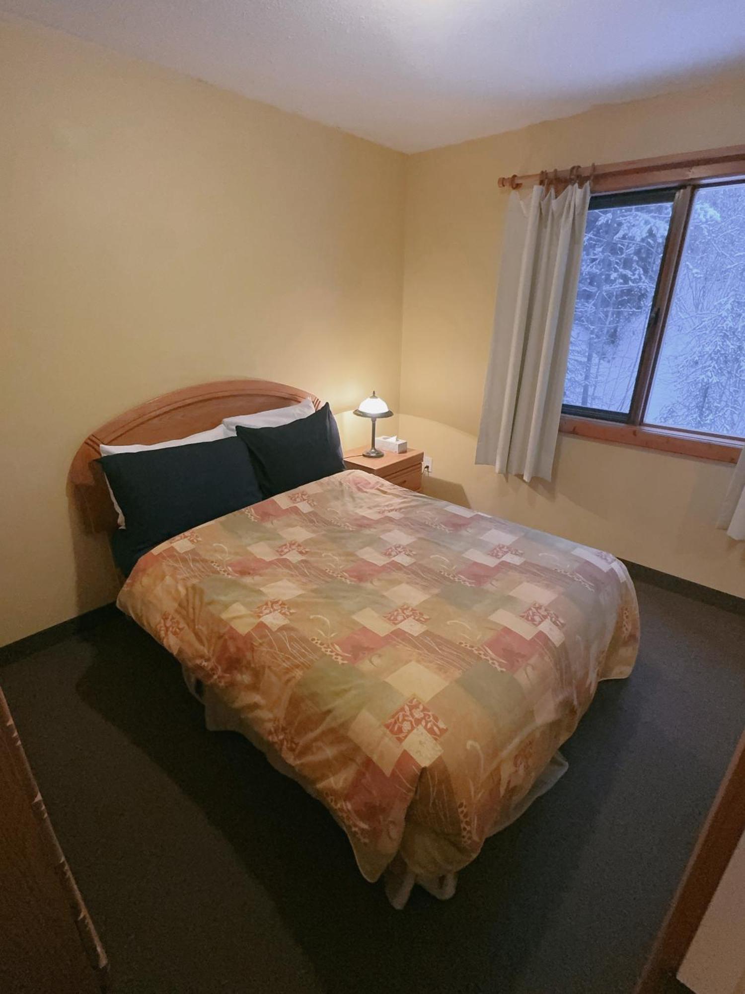 Alpine Meadows Lodge Golden Luaran gambar