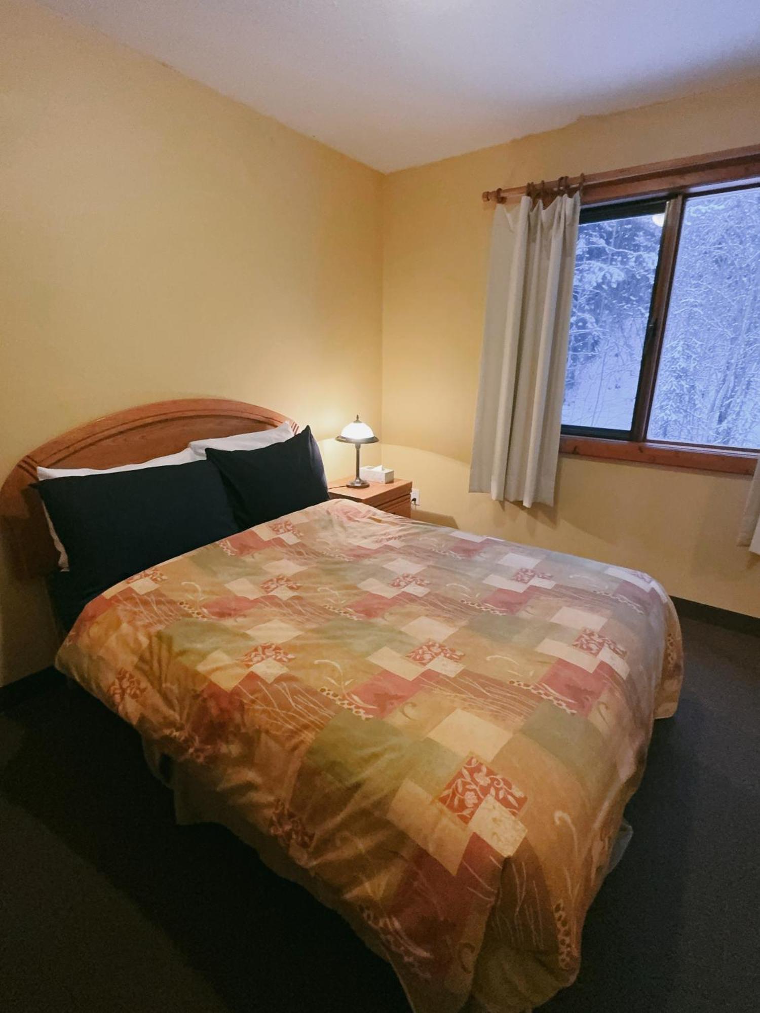 Alpine Meadows Lodge Golden Luaran gambar