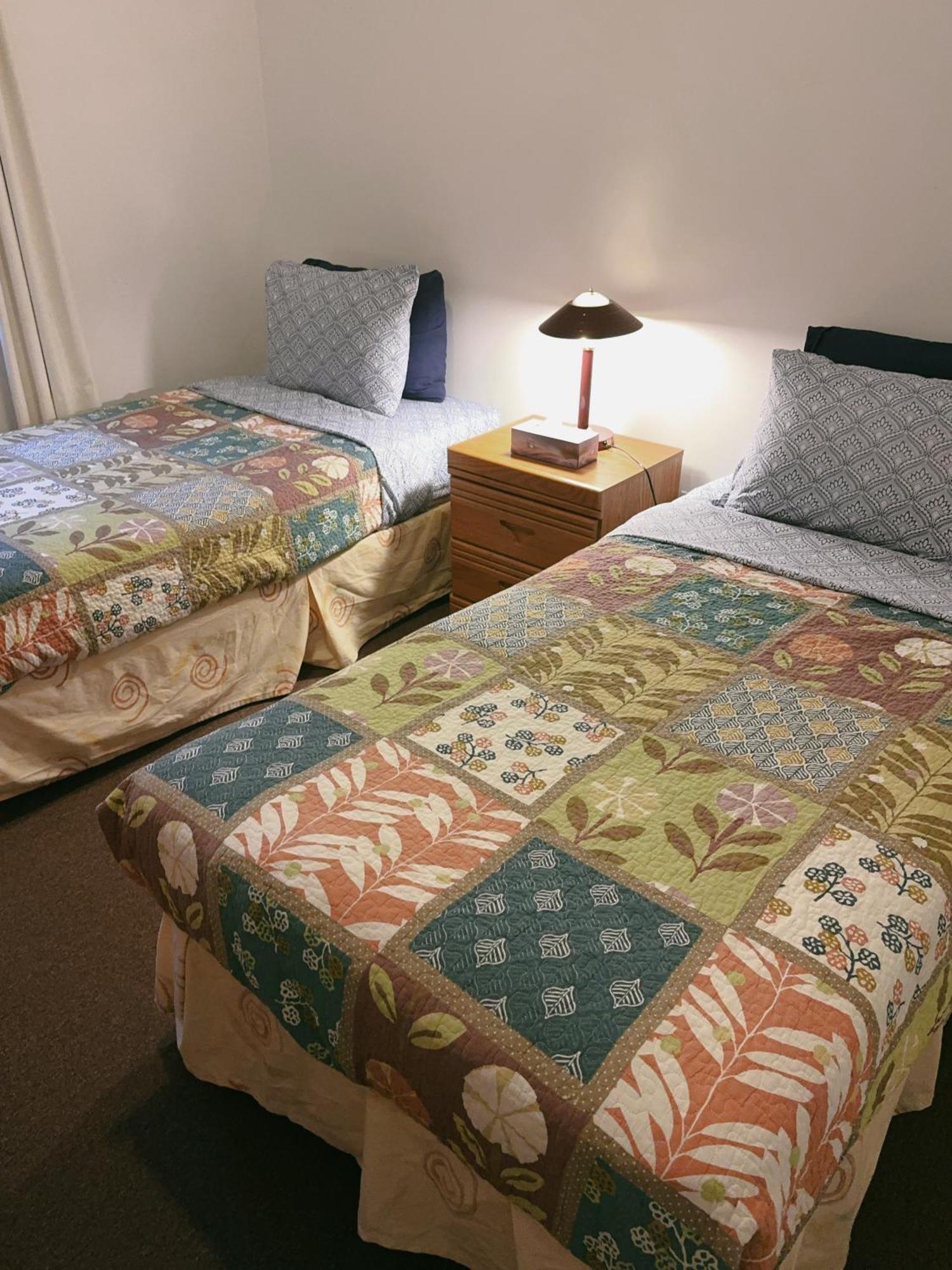 Alpine Meadows Lodge Golden Luaran gambar