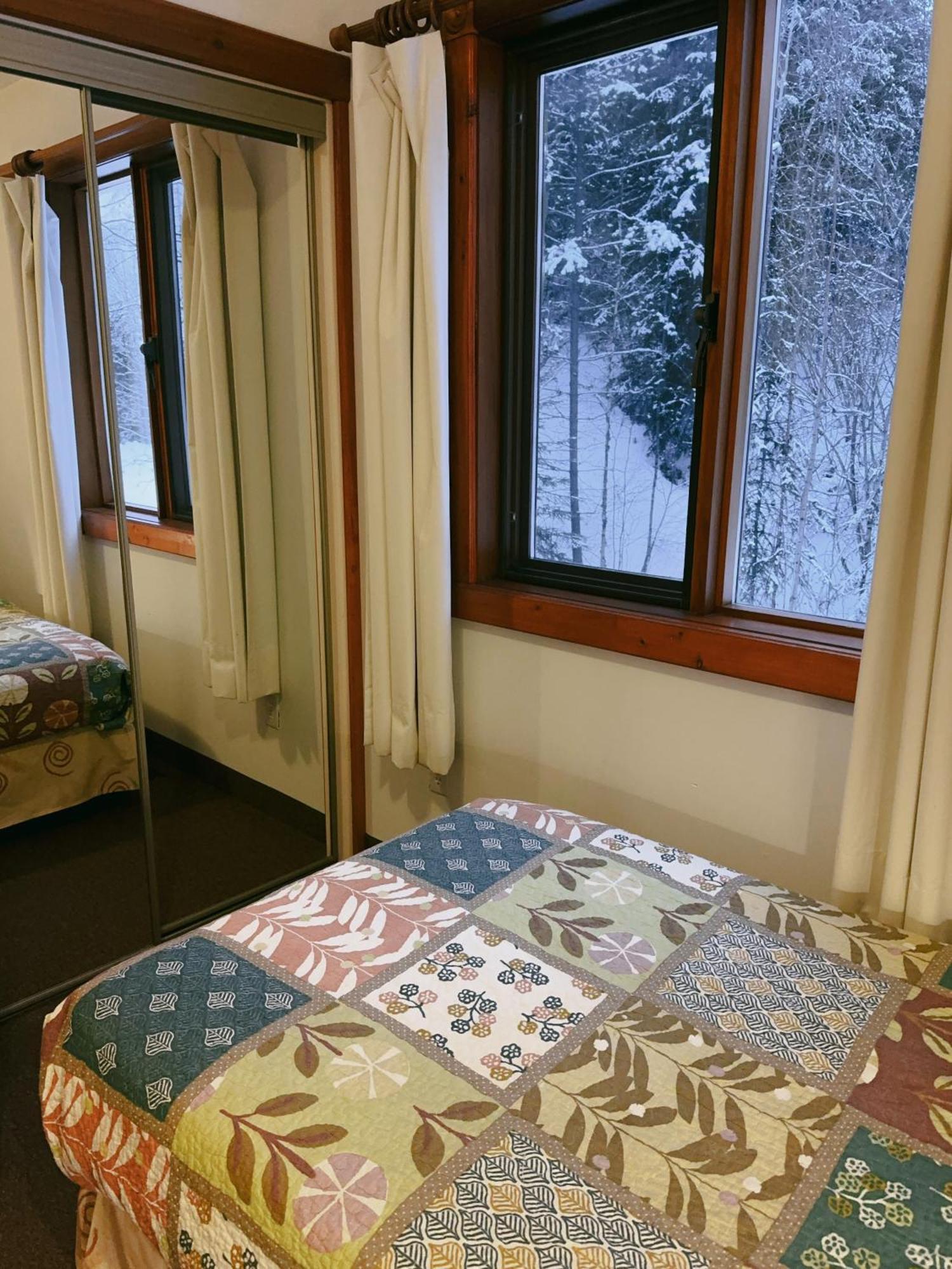 Alpine Meadows Lodge Golden Luaran gambar