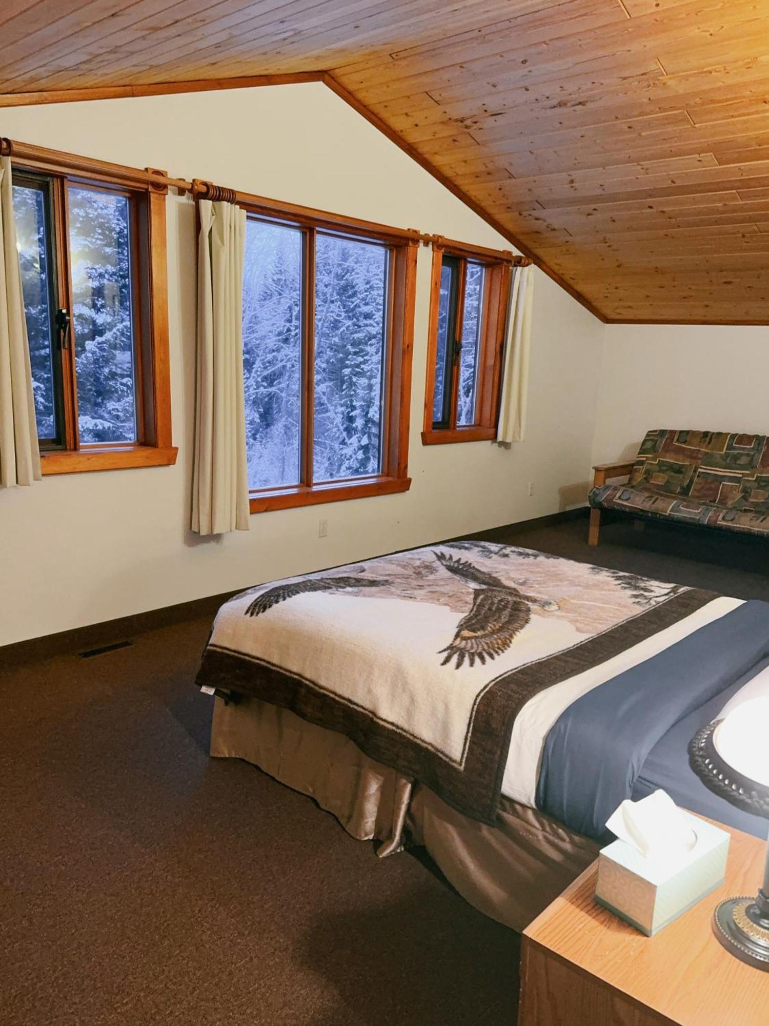 Alpine Meadows Lodge Golden Luaran gambar