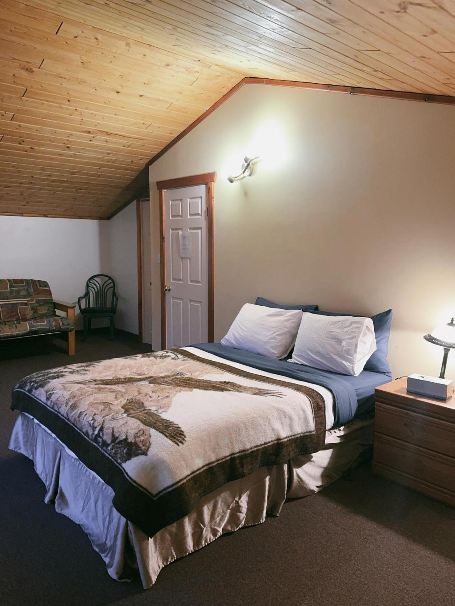 Alpine Meadows Lodge Golden Luaran gambar