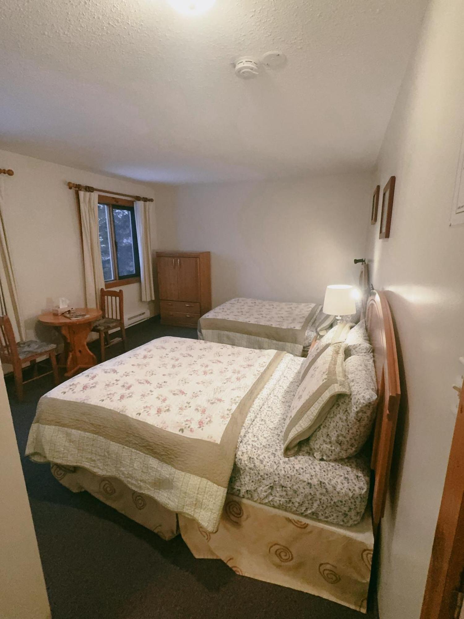 Alpine Meadows Lodge Golden Luaran gambar