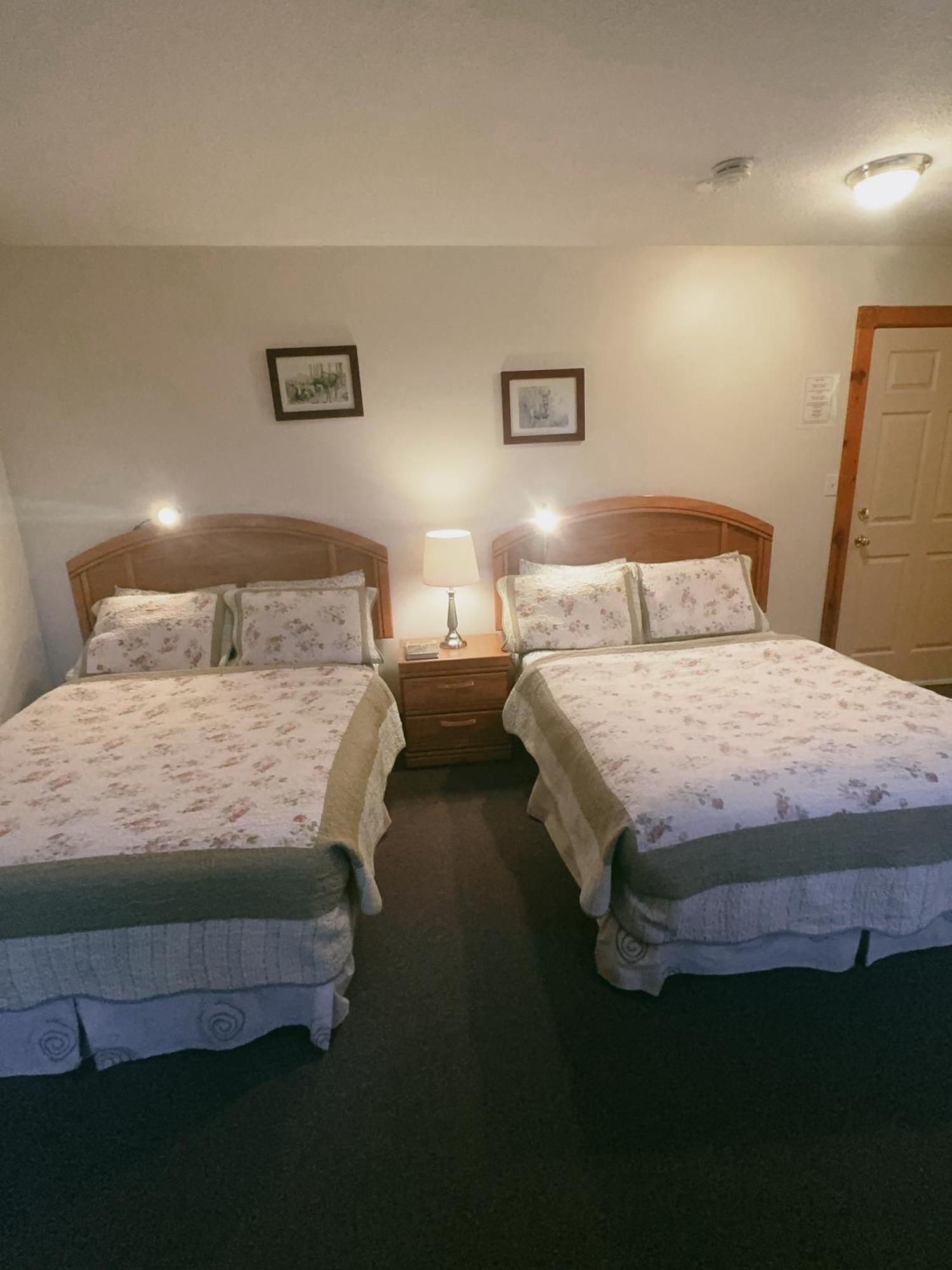Alpine Meadows Lodge Golden Luaran gambar
